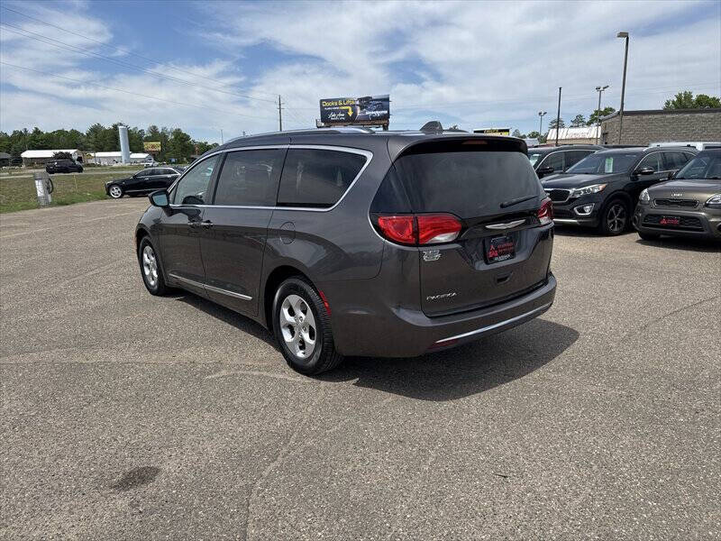 2017 Chrysler Pacifica Touring-L Plus