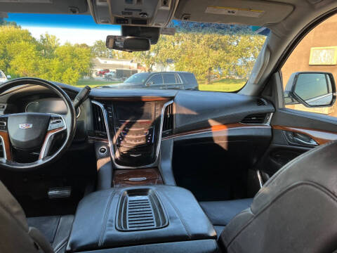 2018 Cadillac Escalade Luxury