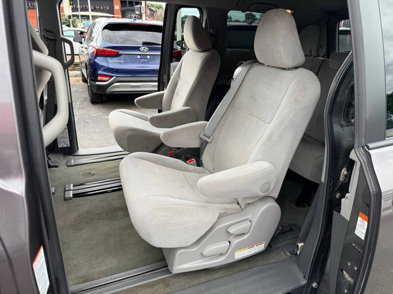 2015 Toyota Sienna LE 8-Passenger