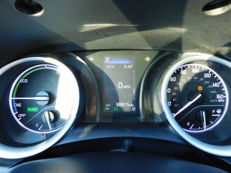 2022 Toyota Camry Hybrid LE