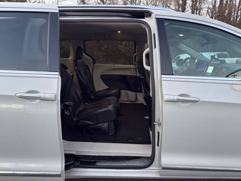 2017 Chrysler Pacifica Touring-L Plus