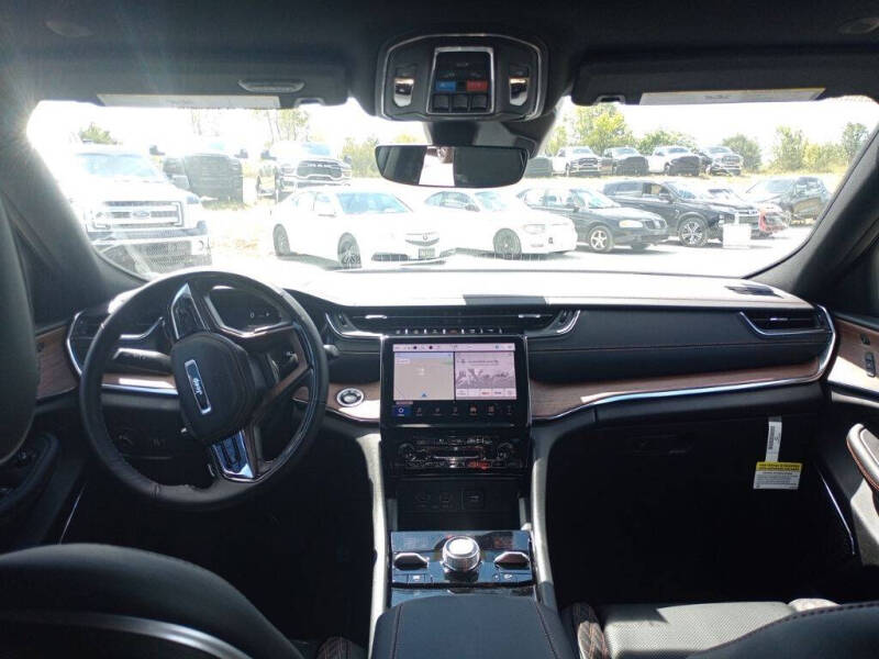 2025 Jeep Grand Cherokee Summit