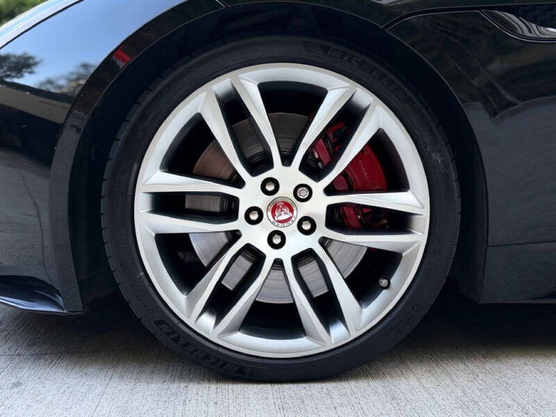 2016 Jaguar F-TYPE R