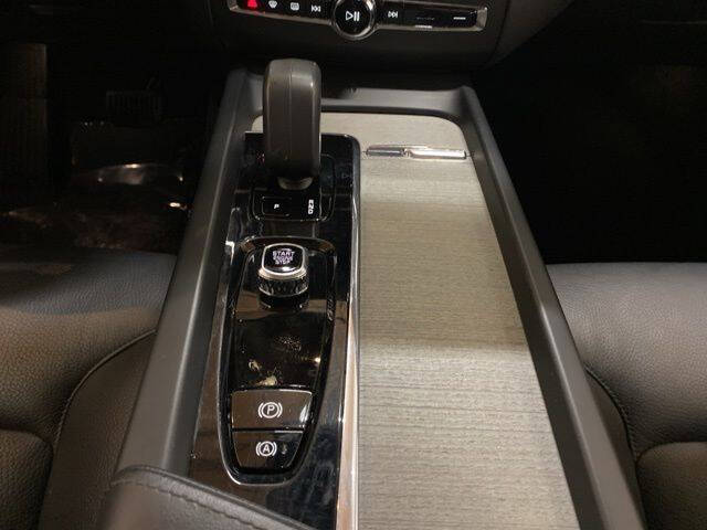 2025 Volvo XC60 B5 Plus Dark Theme