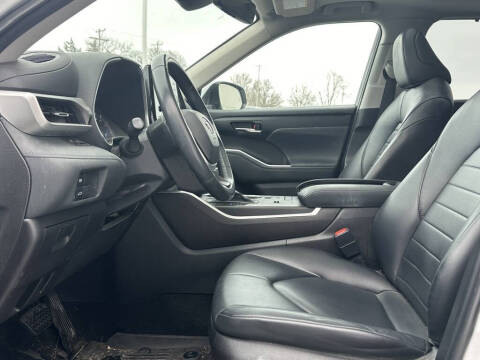 2022 Toyota Highlander Hybrid XLE