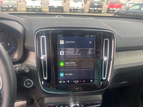 2024 Volvo XC40 B5 Plus Dark Theme