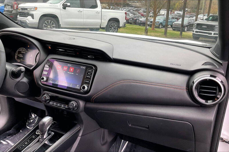 2021 Nissan Kicks SR