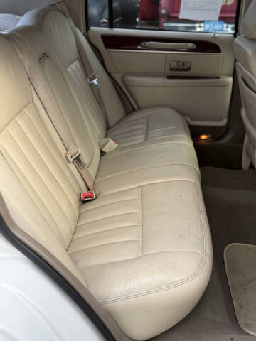 2003 Lincoln Town Car Signature