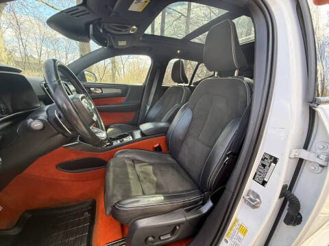 2019 Volvo XC40 T5 R-Design