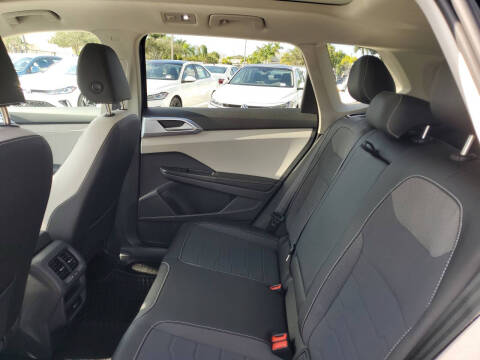 2025 Volkswagen Taos SE