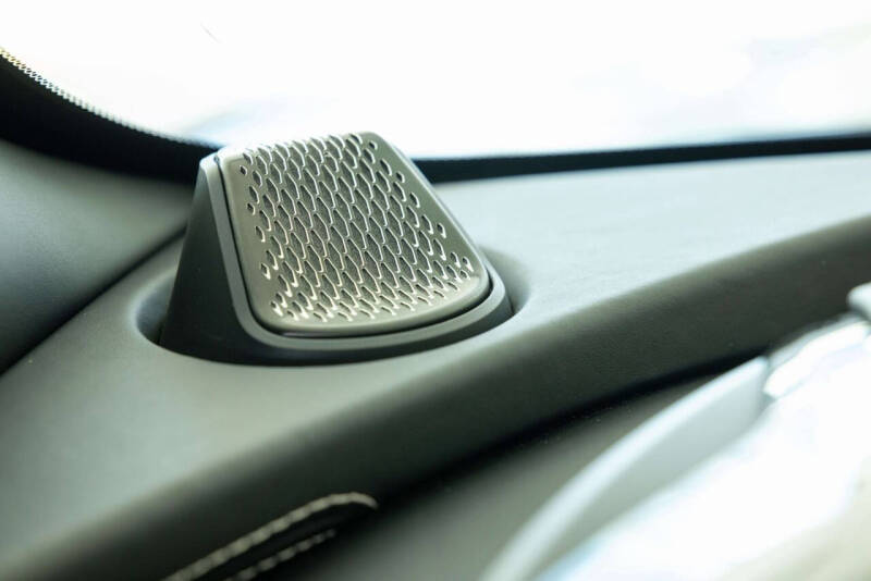 2025 Aston Martin DBX 707