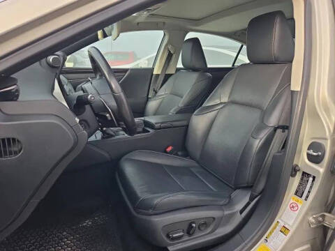 2019 Lexus ES 300h