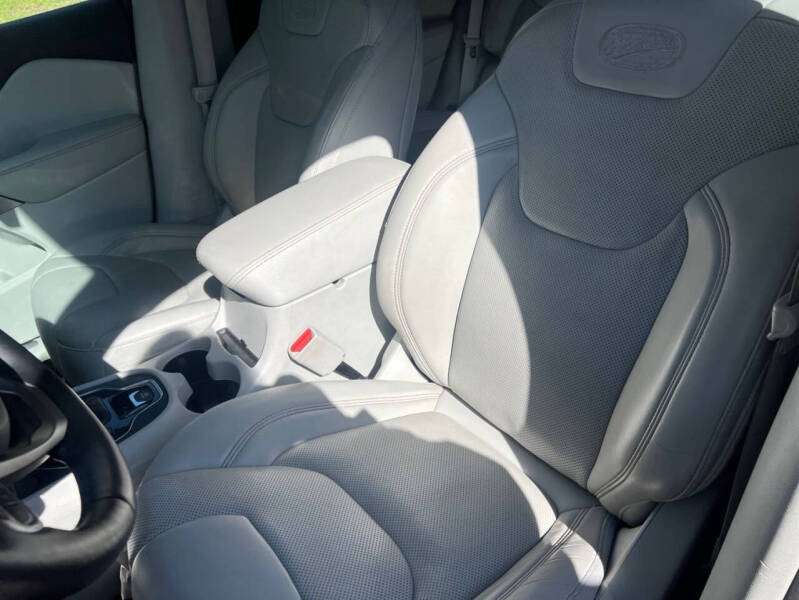 2019 Jeep Cherokee Overland