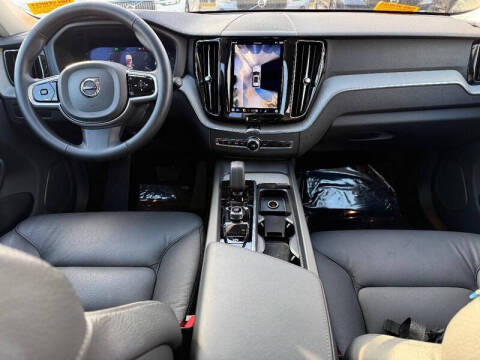 2025 Volvo XC60 B5 Plus Dark Theme