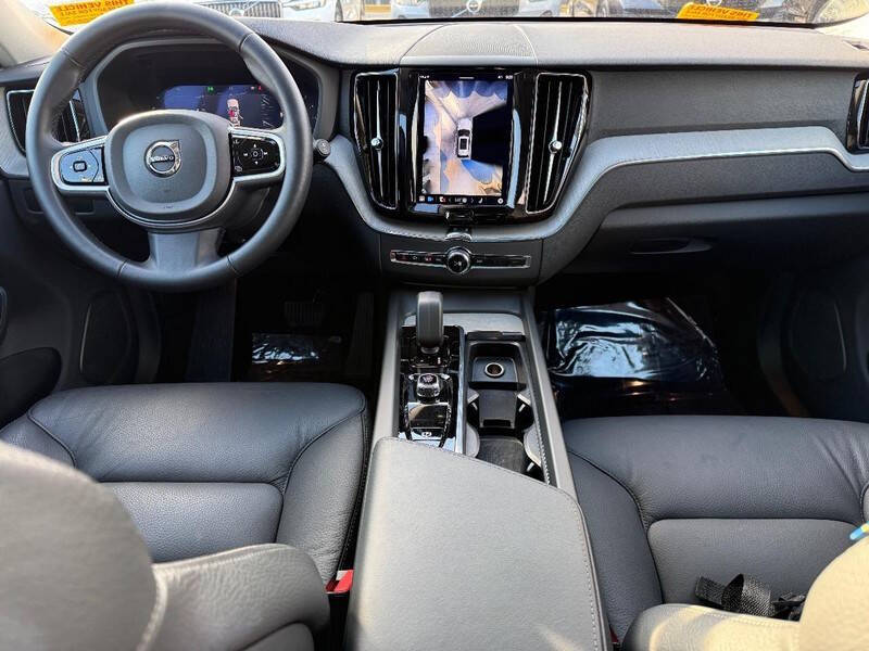 2025 Volvo XC60 B5 Plus Dark Theme