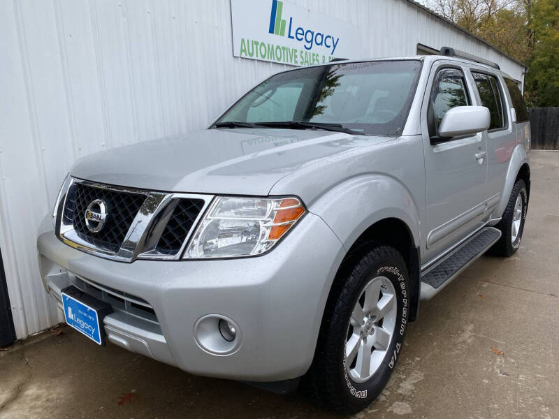 2012 Nissan Pathfinder LE's photo