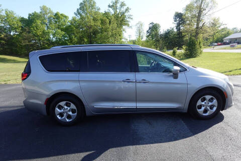 2017 Chrysler Pacifica Touring-L Plus