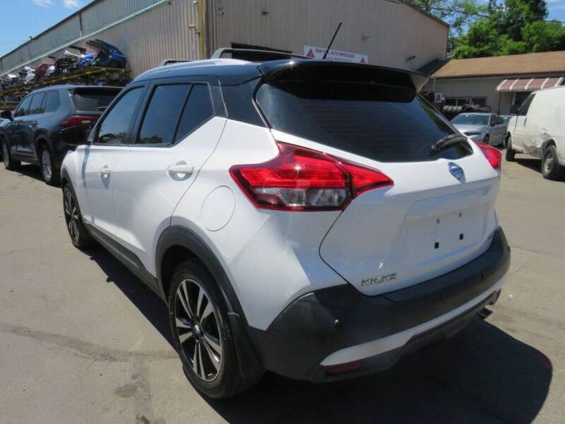 2020 Nissan Kicks SR