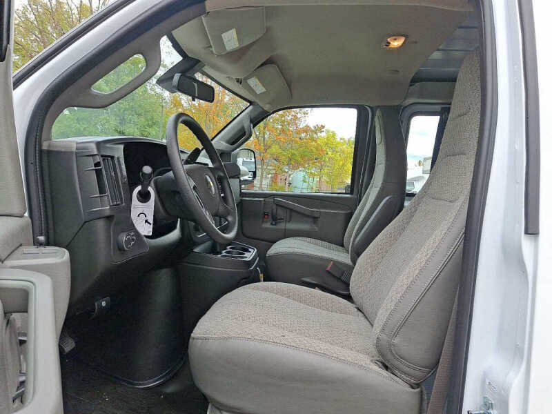 2025 Chevrolet Express 2500