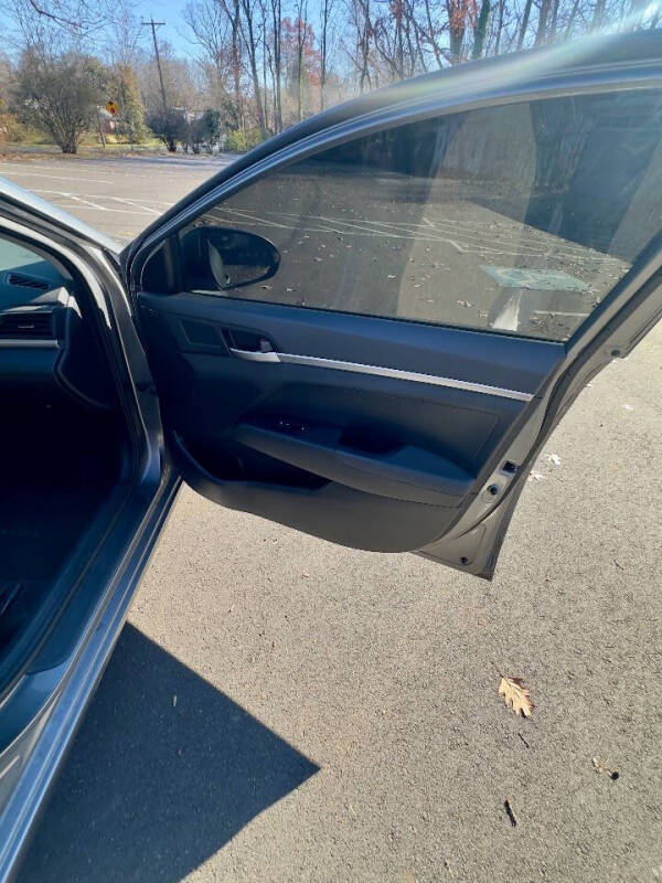 2019 Hyundai Elantra SE