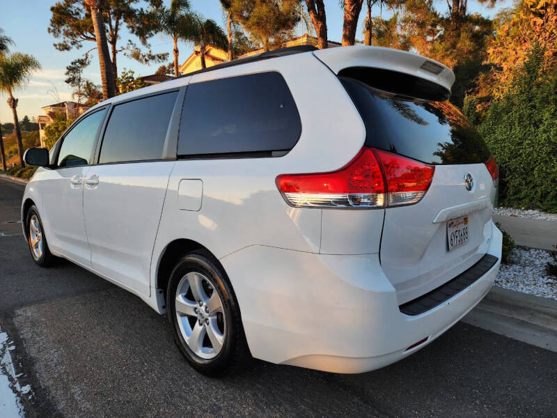 2013 Toyota Sienna LE 8-Passenger