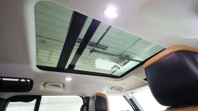 2023 Land Rover Defender 110 SE