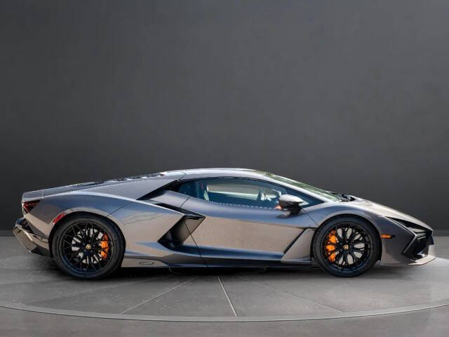 2025 Lamborghini Revuelto