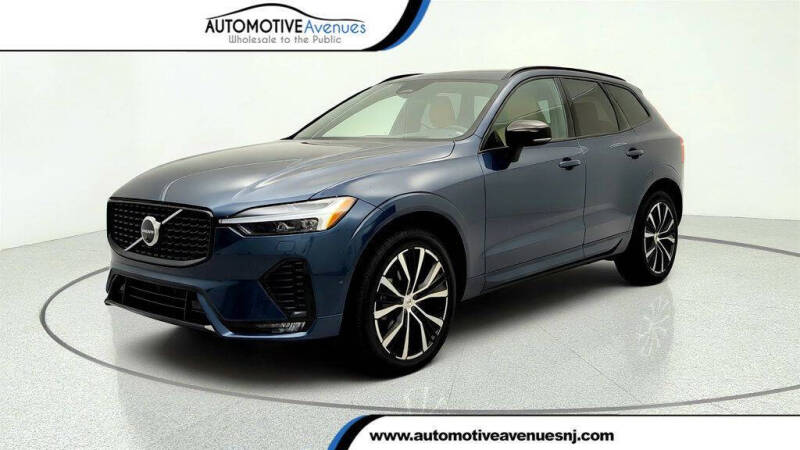 2025 Volvo XC60 B5 Ultra Dark Theme
