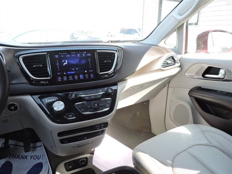 2017 Chrysler Pacifica Touring-L Plus