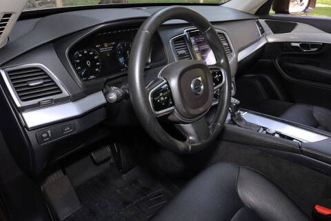 2016 Volvo XC90 T6 Momentum