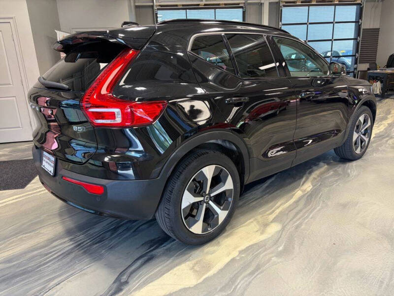 2023 Volvo XC40 B5 Plus Dark Theme