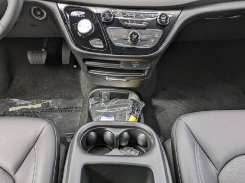 2026 Chrysler Voyager LX