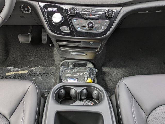 2026 Chrysler Voyager LX