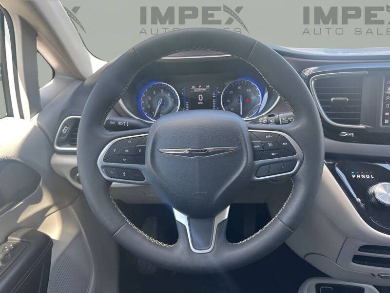 2023 Chrysler Voyager LX