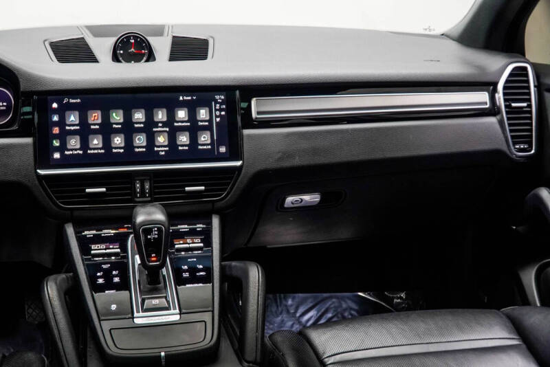 2023 Porsche Cayenne Platinum Edition