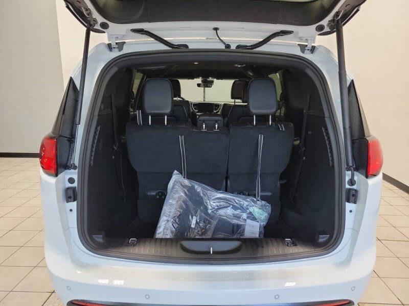 2026 Chrysler Voyager LX