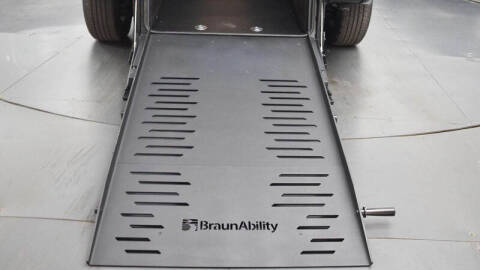 2025 Chrysler Voyager LX