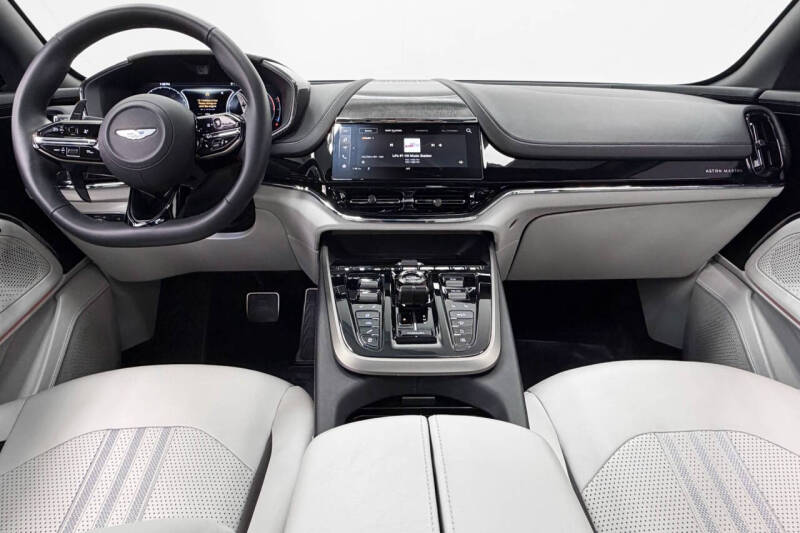 2025 Aston Martin DBX 707