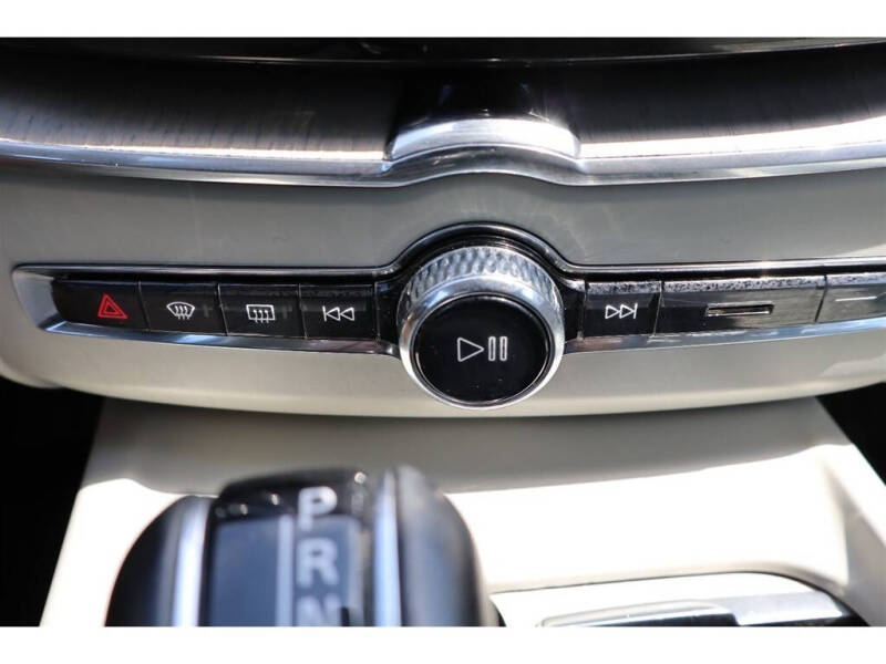 2021 Volvo XC60 25