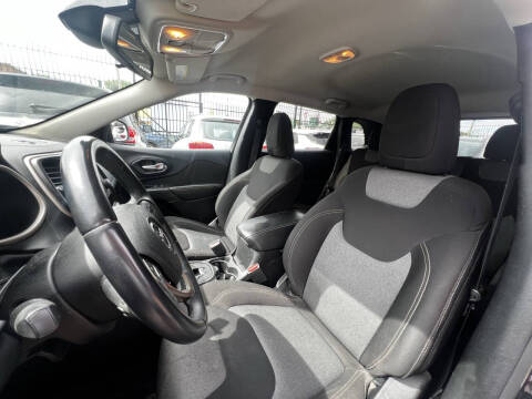 2016 Jeep Cherokee Sport