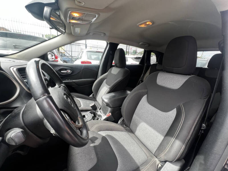 2016 Jeep Cherokee Sport