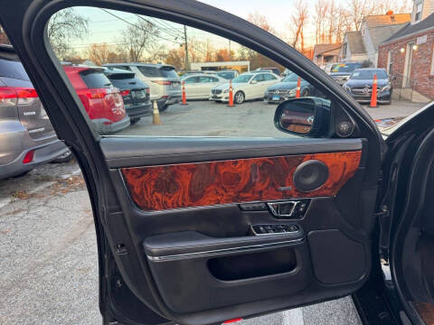 2016 Jaguar XJ R-Sport