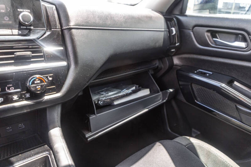 2022 Nissan Pathfinder SV