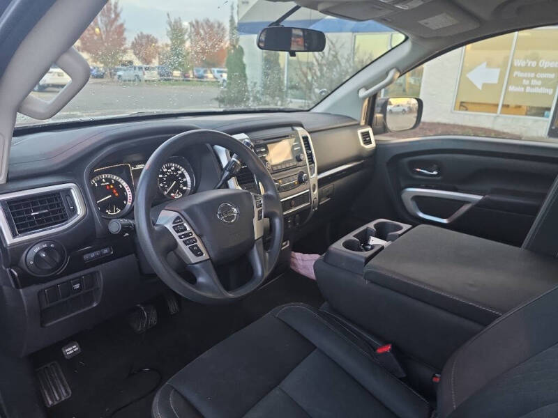 2018 Nissan Titan SV