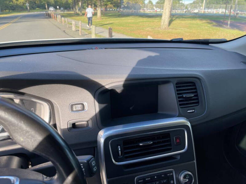 2015 Volvo V60 Cross Country T5