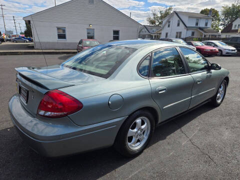2005 Ford Taurus SE