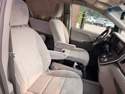 2017 Toyota Sienna LE 7-Passenger