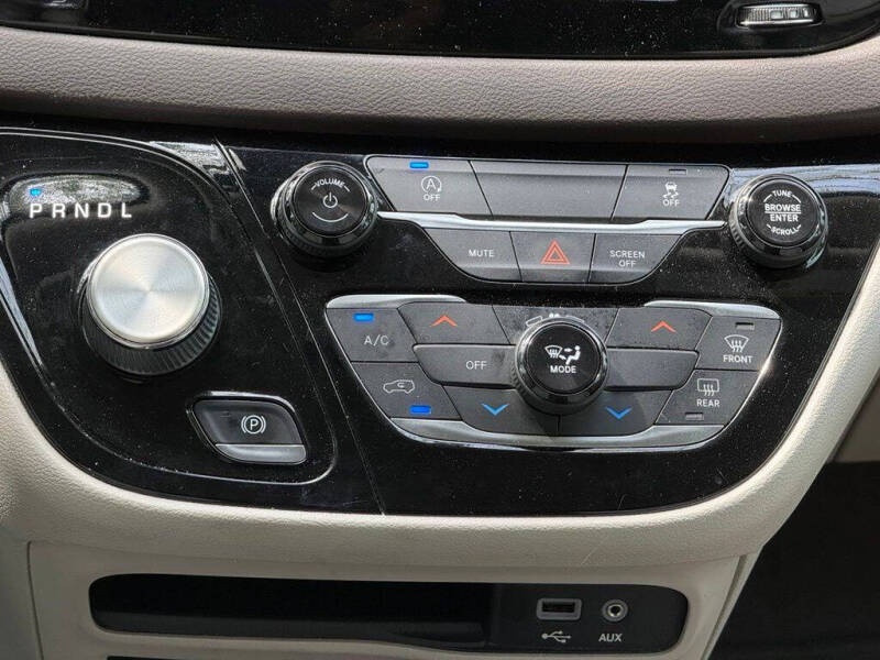 2020 Chrysler Voyager LXi