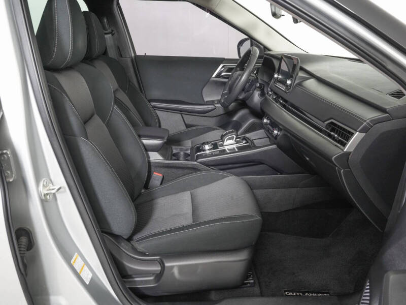 2022 Mitsubishi Outlander ES