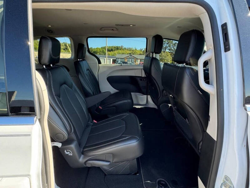 2024 Chrysler Pacifica Touring L